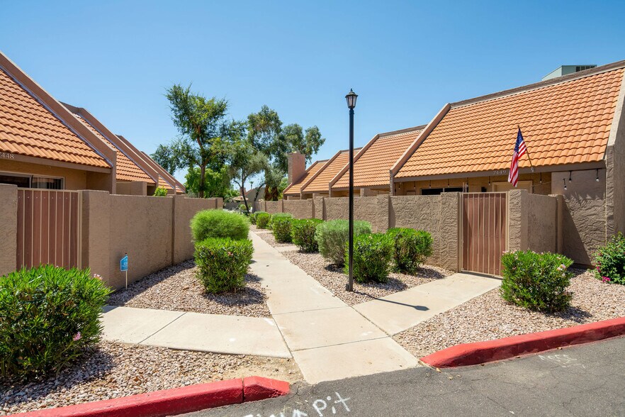 More Photos Of 7430-7448 N 43rd Dr, Glendale Apartments For Sale