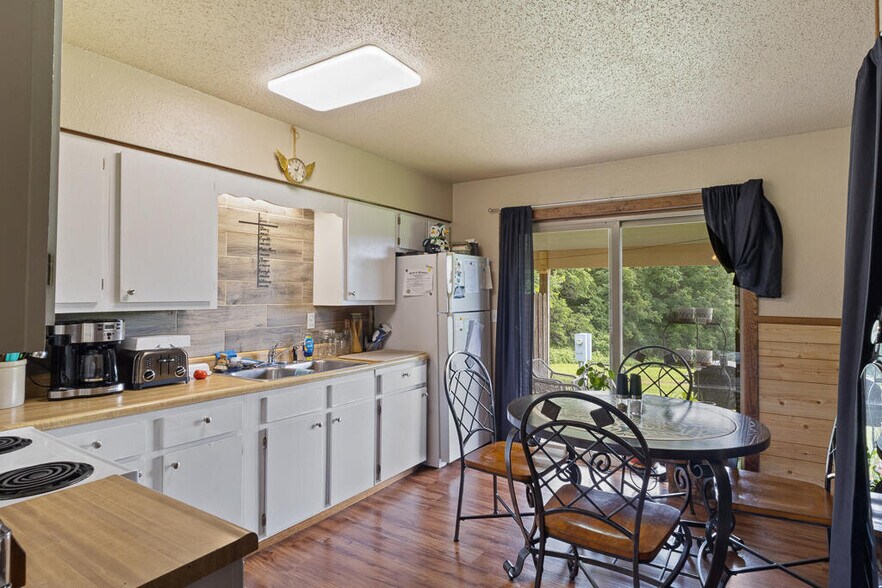 More Photos Of 19824 State Highway 112, Cassville Apartments For Sale