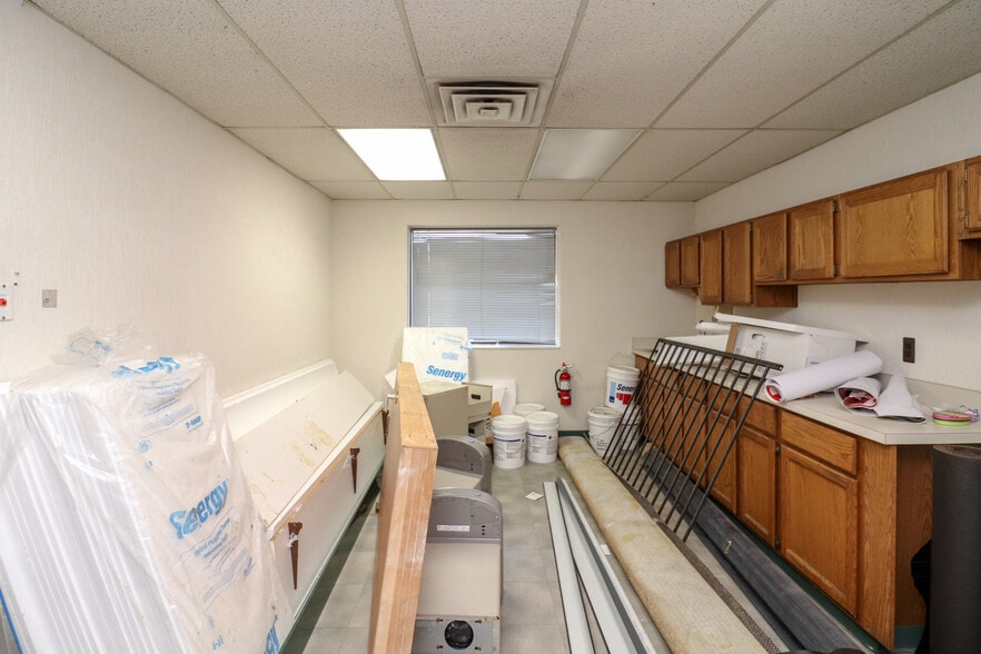 More Photos Of 30094-30120 Ford Rd, Garden City Storefront For Lease