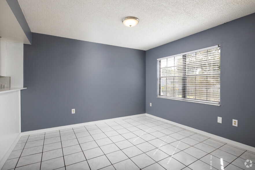 More Photos Of 180 Royal Palm Dr, Kissimmee Apartments For Sale