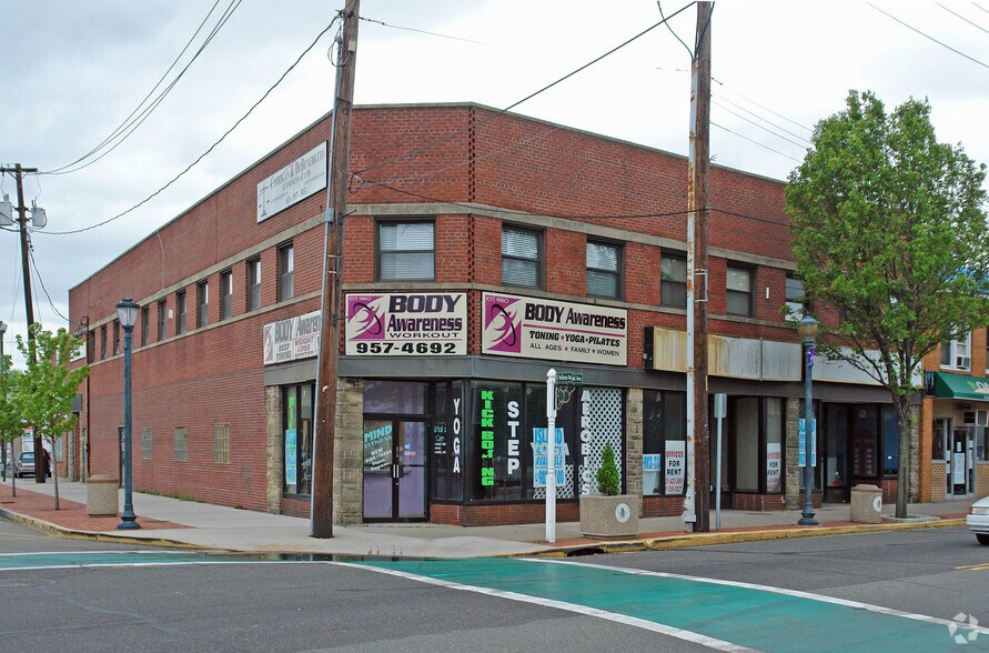 Primary Photo Of 101-109 Wellwood Ave, Lindenhurst Storefront Retail Office For Lease