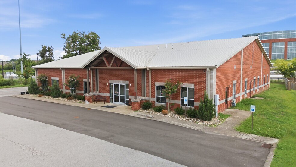 More Photos Of 121 Adams Ln, Mount Juliet Showroom For Sale