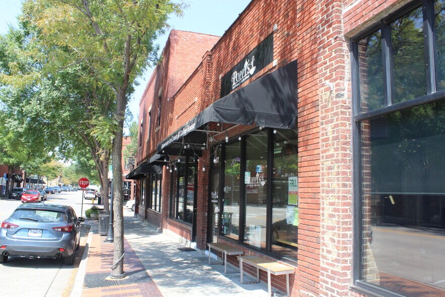More Photos Of 309 SE Douglas St, Lee's Summit Storefront For Lease