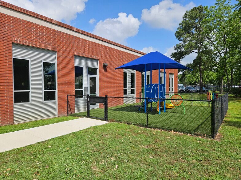 More Photos Of 411 Lantern Bend Dr, Houston Medical For Lease