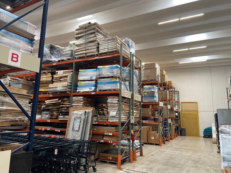More Photos Of 2741 W 76th St, Hialeah Warehouse For Lease