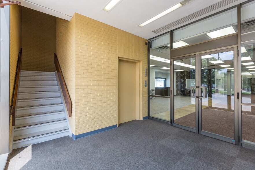 More Photos Of 125 S Battleground Ave, Kings Mountain Bank For Sale