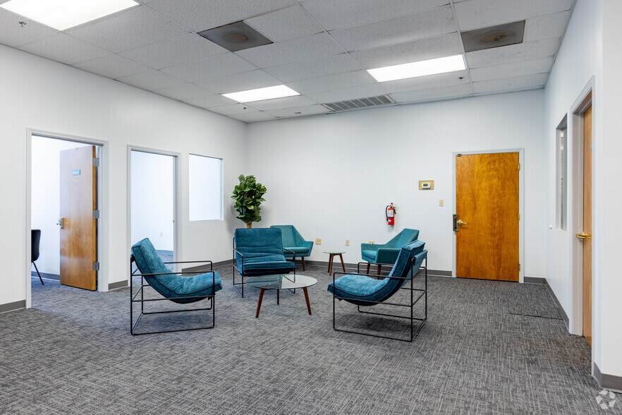 More Photos Of 2507 Investors Row, Orlando Distribution For Lease