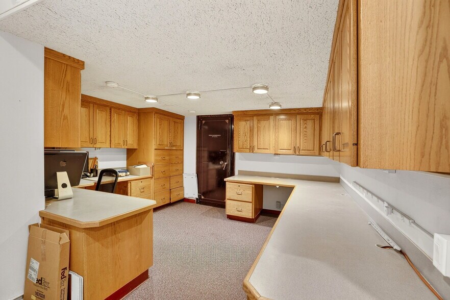 More Photos Of 163 SE 2nd Ave, Hillsboro Office For Sale