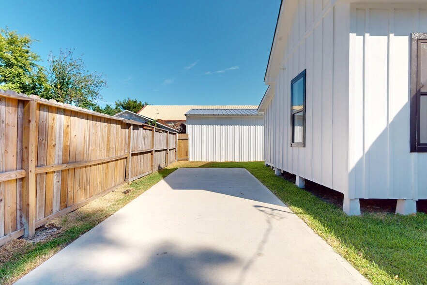 More Photos Of 5701 Fulton St, Houston General Retail For Lease