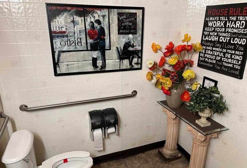 More Photos Of 1524 Van Vranken Ave, Schenectady Bar For Sale