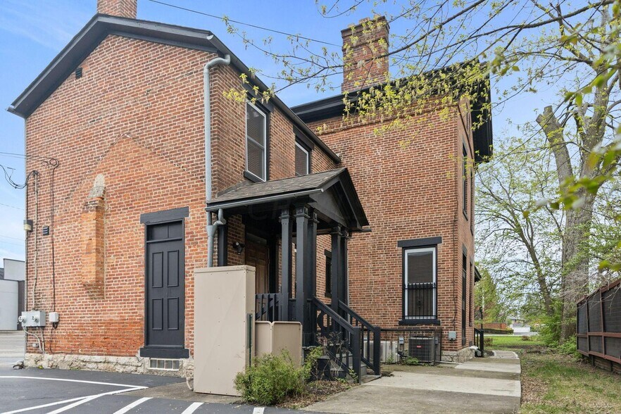 More Photos Of 1071 S High St, Columbus Loft Creative Space For Lease