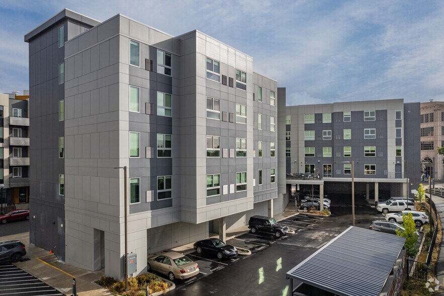 More Photos Of 12820 SW Crescent St, Beaverton Hotel For Lease