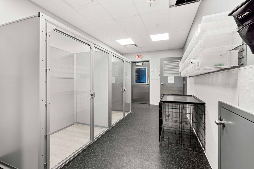 More Photos Of 6015 Fairmont Pky, Pasadena Freestanding For Lease