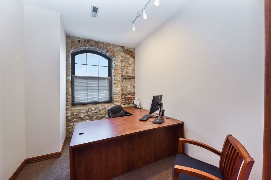 More Photos Of 30 S Shumway Ave, Batavia Office For Lease