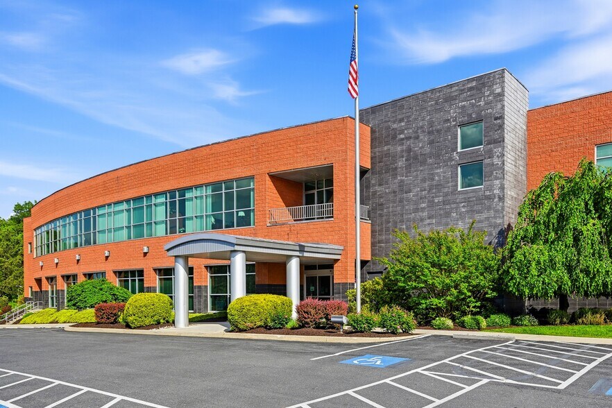 More Photos Of 3 Walnut St, Lemoyne Medical For Lease