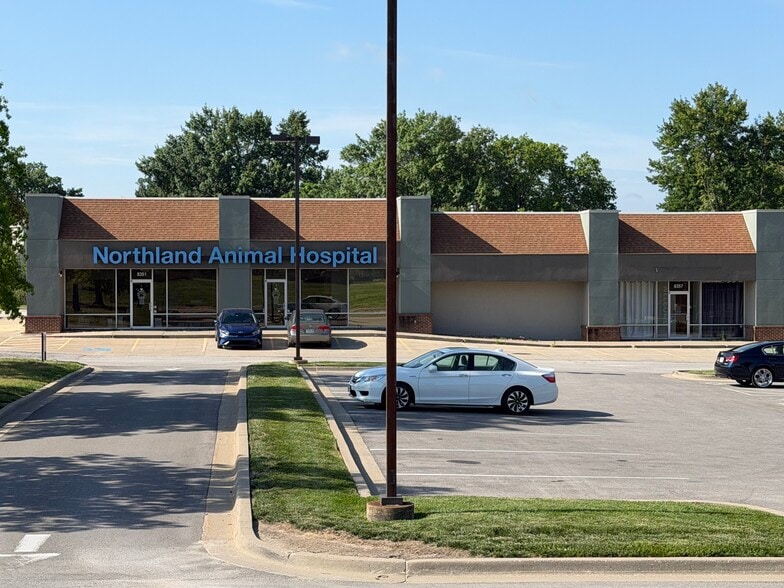 Primary Photo Of 8351-8357 NW Barrybrooke Dr, Kansas City Freestanding For Sale