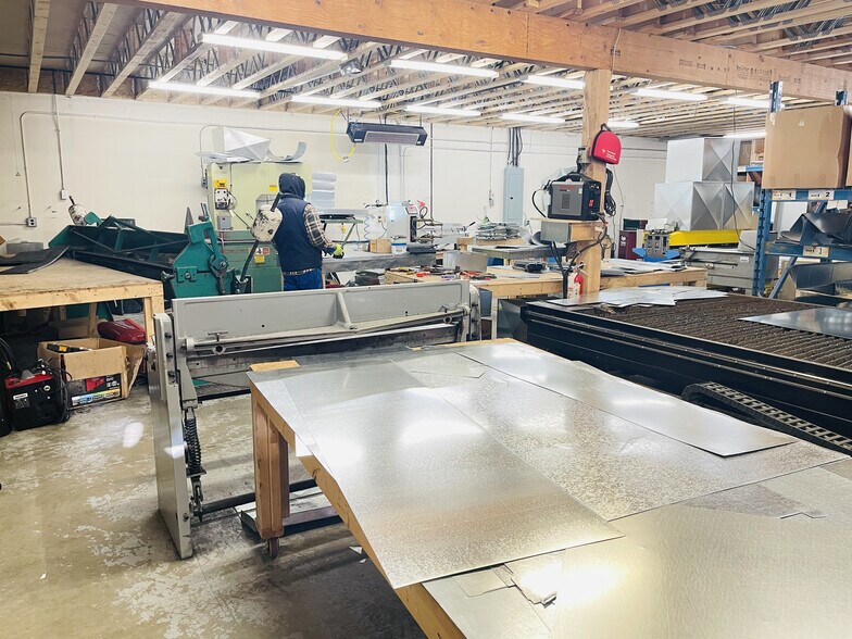 More Photos Of 13550 77th Ave, Surrey Warehouse For Lease