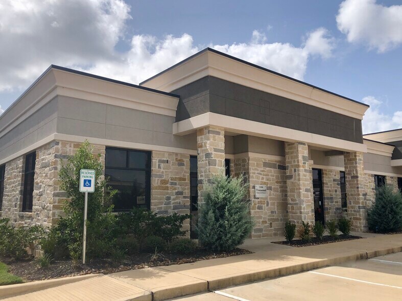 More Photos Of 633 E Fernhurst Dr, Katy Medical For Lease