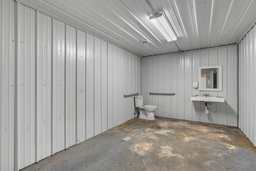 More Photos Of 21736 Bedford Rd N, Battle Creek Industrial For Sale