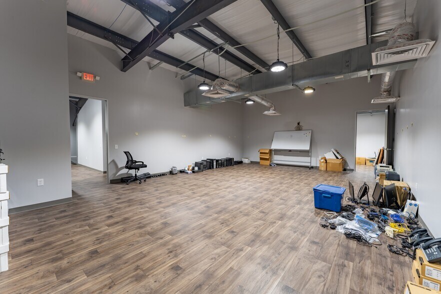 More Photos Of 13462 FM 529 Rd, Houston Light Distribution For Sale