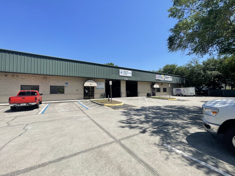 More Photos Of 550 Kane Ct, Oviedo Warehouse For Lease
