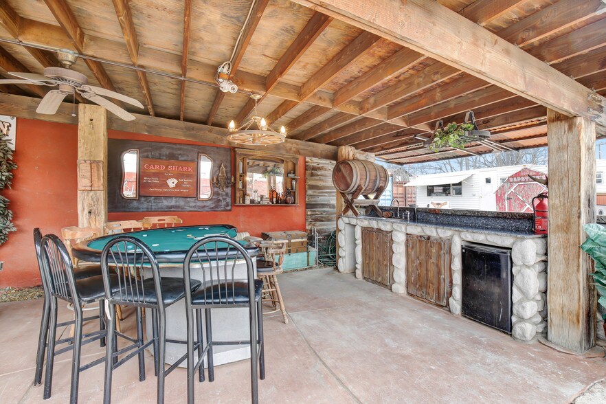 More Photos Of 502 W 6th St, Beaumont Freestanding For Sale