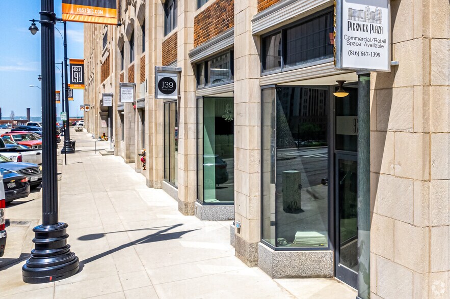 More Photos Of 921-939 McGee St, Kansas City Storefront Retail Office For Lease