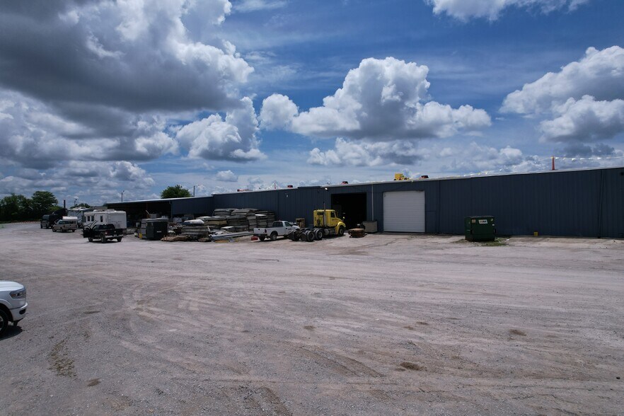 More Photos Of 1230 Industrial Park Rd, Columbia Warehouse For Lease