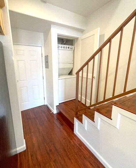 More Photos Of 5330 Satsuma Ave, North Hollywood Apartments For Sale