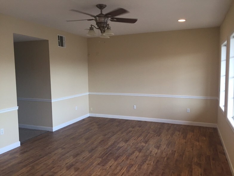 More Photos Of 103-129 Town Creek Dr, Saltillo Office Residential For Lease