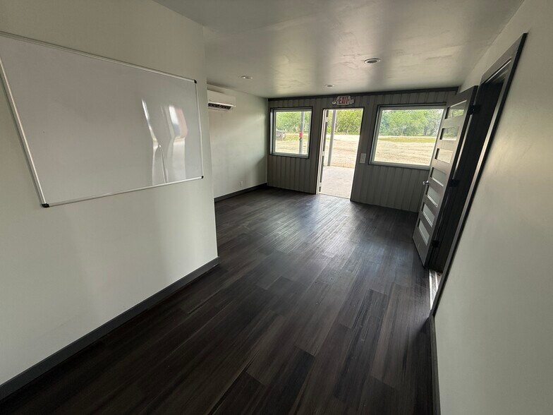 More Photos Of 4235 FM 78, McQueeney Flex For Lease