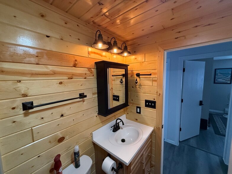 More Photos Of 1640 W US-2, Crystal Falls Restaurant For Sale