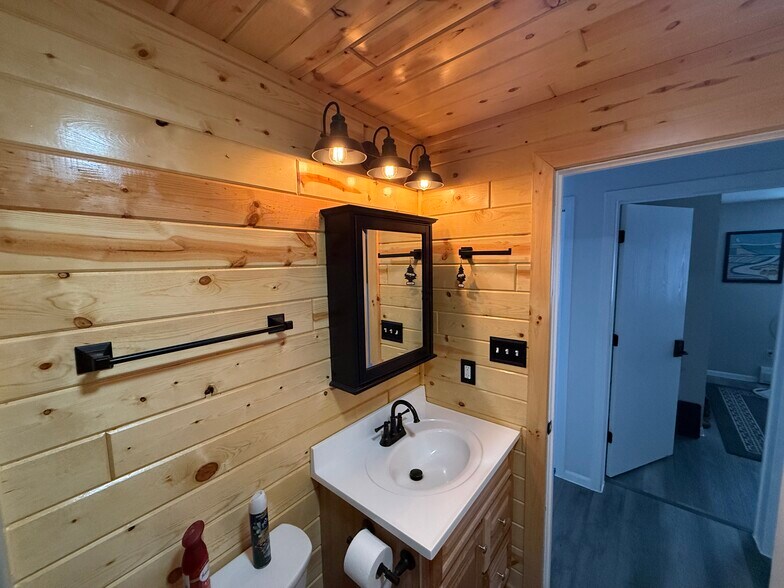 More Photos Of 1640 W US-2, Crystal Falls Restaurant For Sale