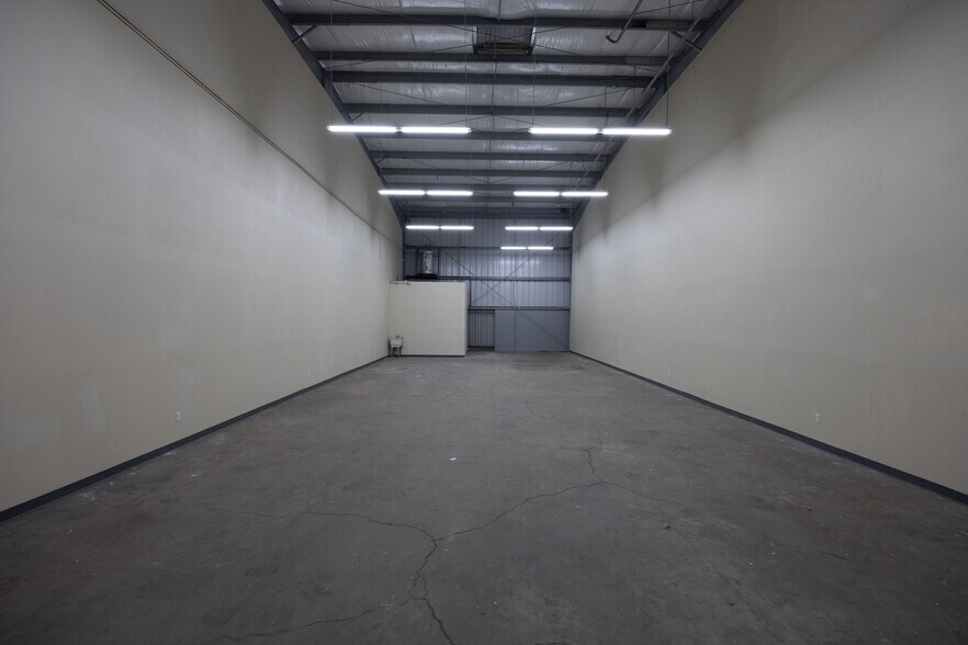 More Photos Of 326-330 W 58th St, Los Angeles Warehouse For Sale