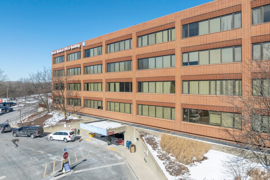 More Photos Of 800 Biesterfield Rd, Elk Grove Village Medical For Lease