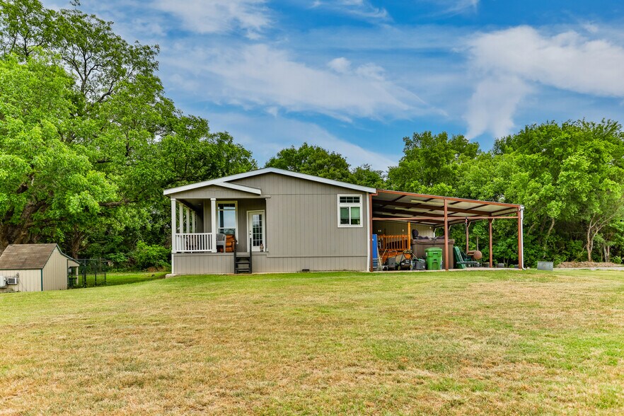 More Photos Of 59 Shawnee Trl, Whitesboro Showroom For Sale