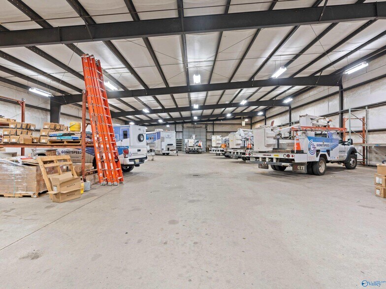 Primary Photo Of 540 S Brindlee Mountain Pky, Arab Flex For Sale
