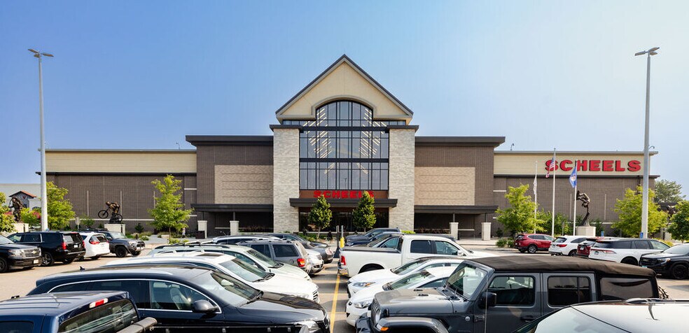 More Photos Of 8251 Flying Cloud Dr, Eden Prairie Unknown For Lease