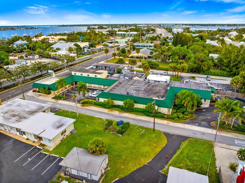 More Photos Of 611 SW Federal Hwy, Stuart Office For Lease