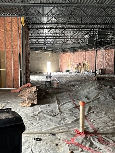 More Photos Of 1595 E Sumner St, Hartford Storefront For Sale