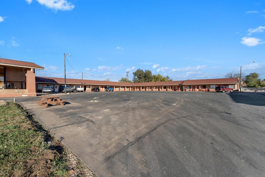 More Photos Of 260 W Main St, Vernal Hotel For Sale