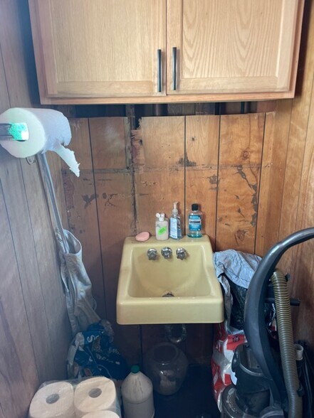 More Photos Of 15 New Cedar, Hamilton Auto Repair For Sale