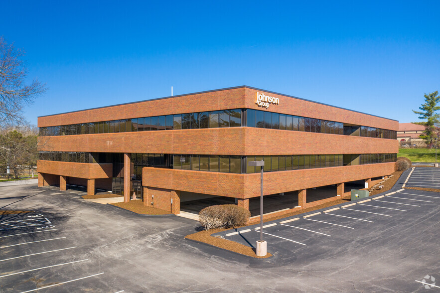 Primary Photo Of 1714 Deer Track Trl, Des Peres Office For Lease