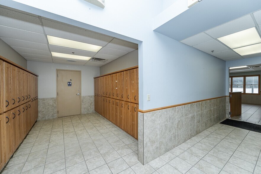 More Photos Of 202 5th St SE, Kasson Flex For Sale