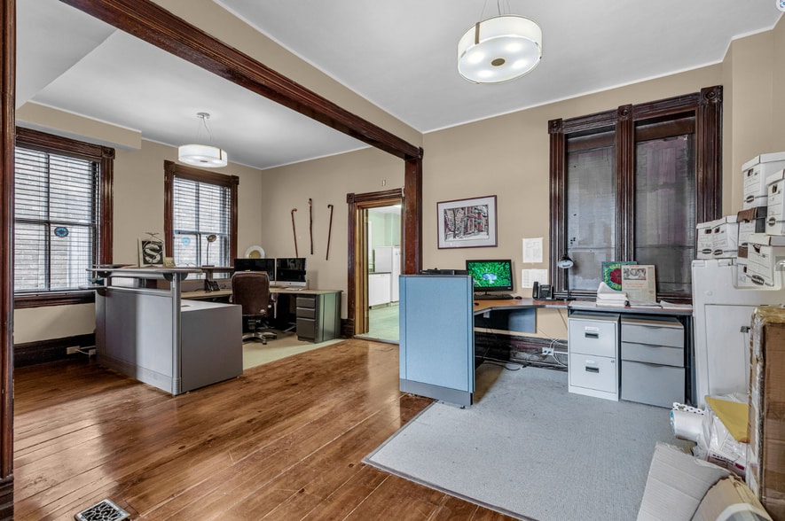 More Photos Of 113 Murray St, Ottawa Office For Sale