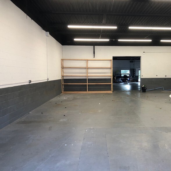 More Photos Of 599-601 Albany Ave, Amityville Warehouse For Lease