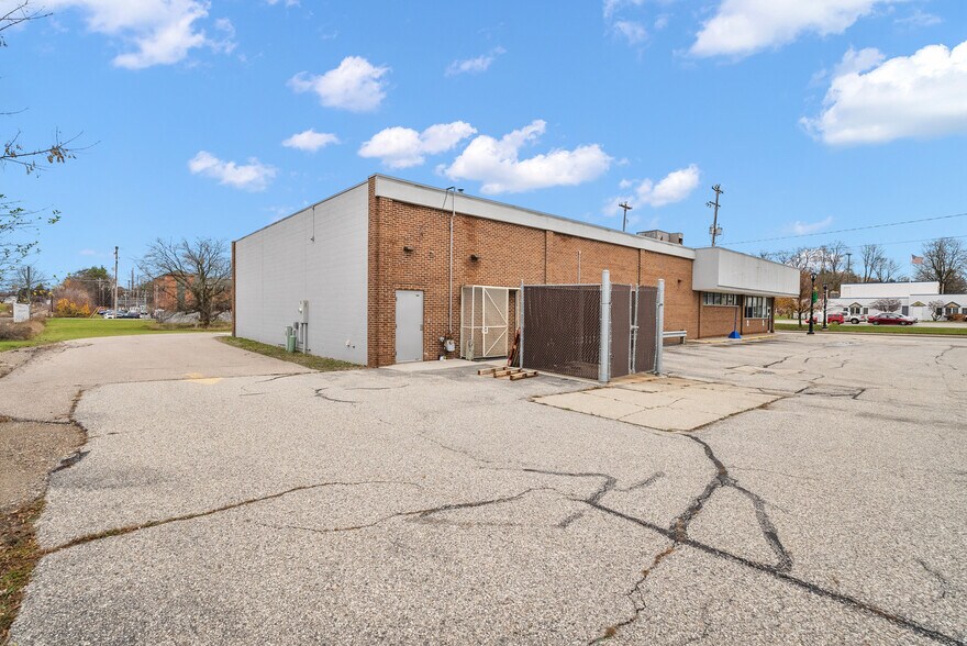 More Photos Of 43 S Maple St, Grant Freestanding For Sale