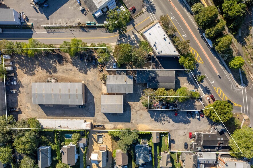 More Photos Of 9 Railroad Ave, East Hampton Convenience Store For Lease