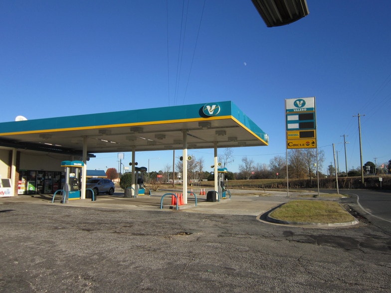 Primary Photo Of 2301 Lackey St, Lumberton Convenience Store For Sale