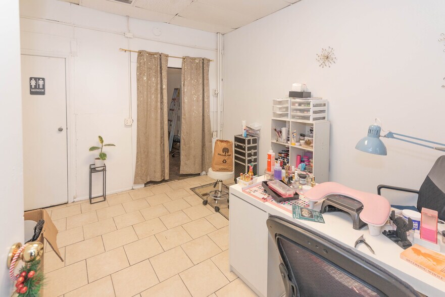 More Photos Of 3600 S Hanover St, Baltimore Storefront For Sale